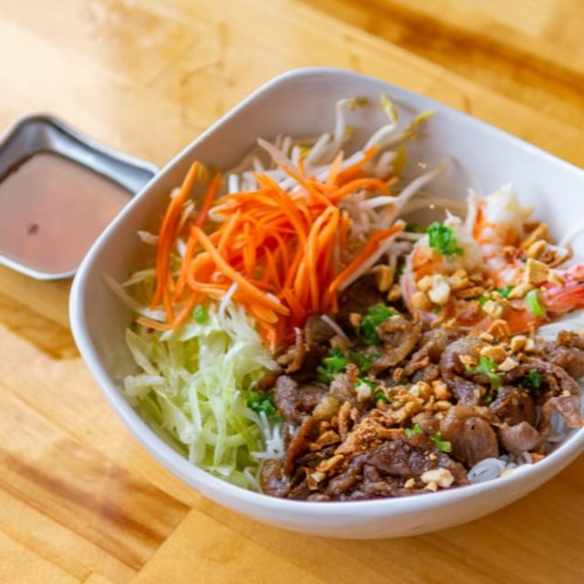 Charbroiled Pork, Shrimps Vermicelli | Bún Tôm Thịt Nướng.